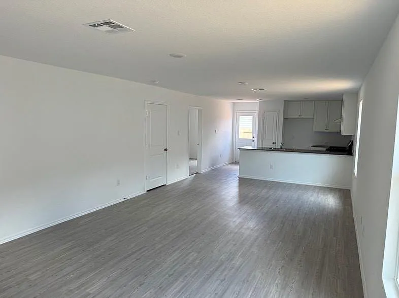 3 bed, 2.0 bath, 1266 sqft, $1,495 — Photo 2