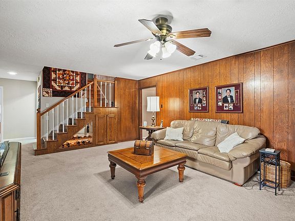 3rd image of 1118 S Amy Dr