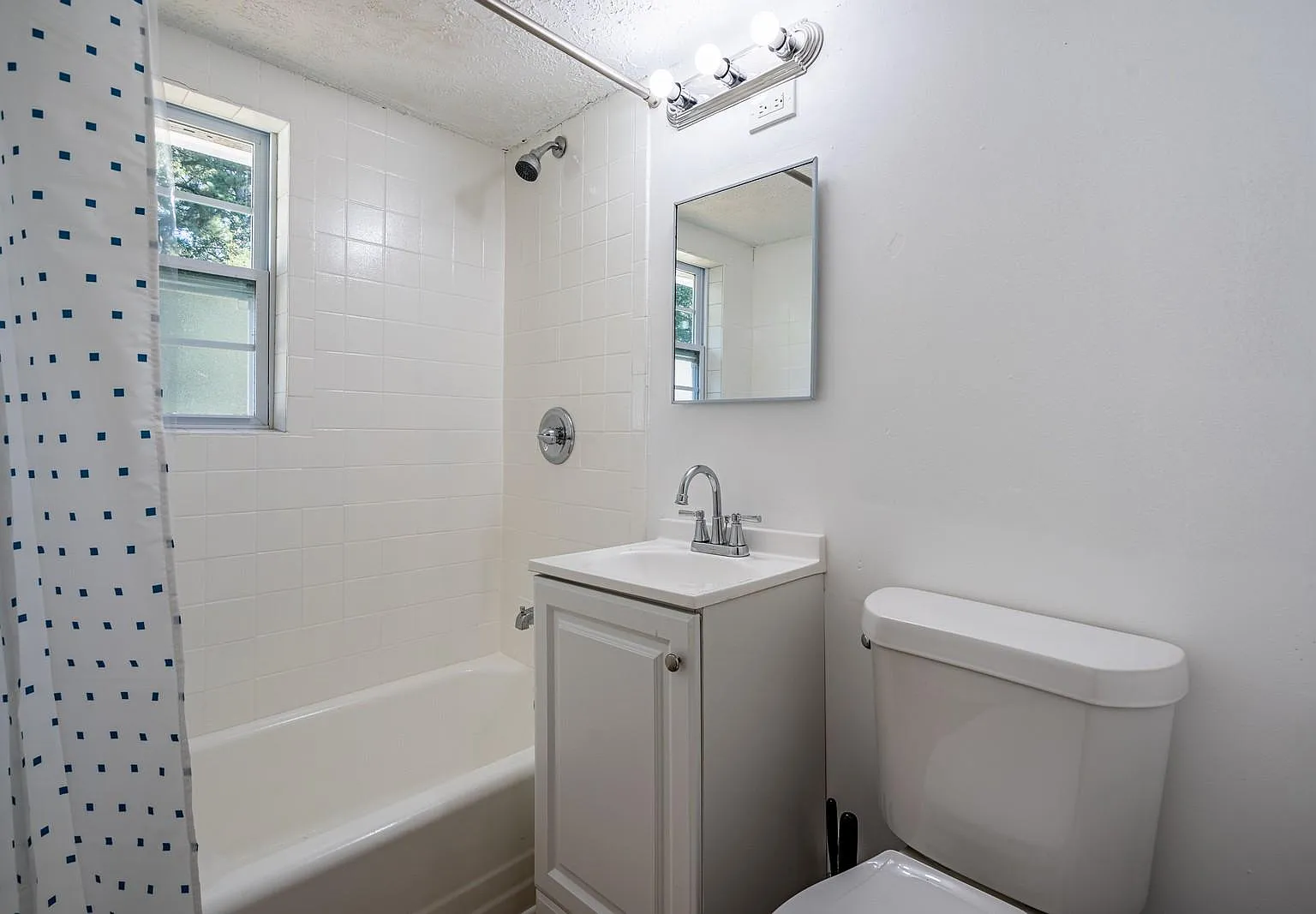 4 bed, 3.0 bath, 2230 sqft, $910 — Photo 3