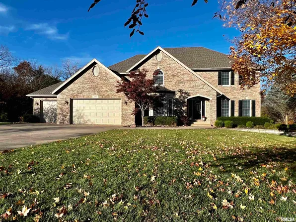 236 Hillview Dr, Macomb, IL 61455