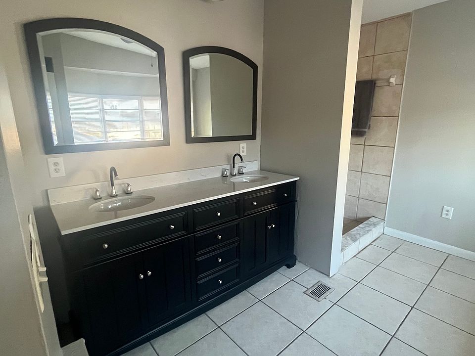 1st image of 5224 Wood Cir E