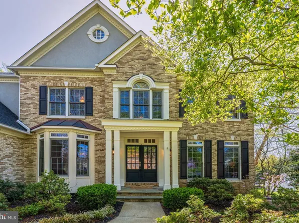 10409 Dunn Meadow Rd, Vienna, VA 22182