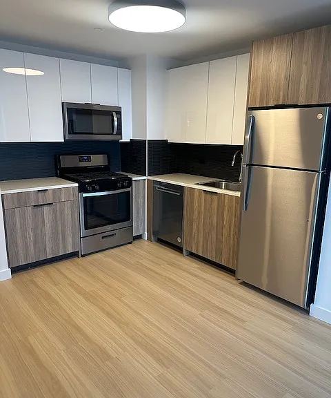 1-10 56th Ave #813 — Photo 3