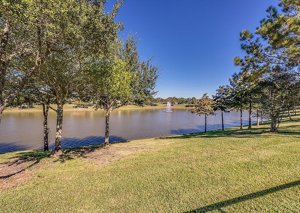 2nd image of 11911 Cedar Creek Dr