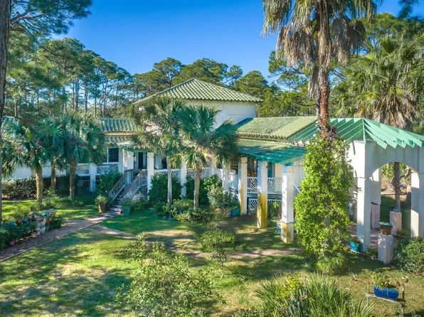 1656 Forsythia Ct, Eastpoint, FL 32328