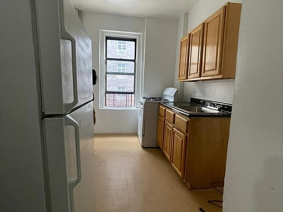 5th image of 2600 Creston Ave APT 1D