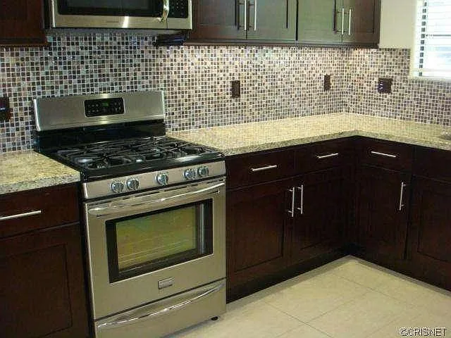 3138 Montrose Ave #101 — Photo 2