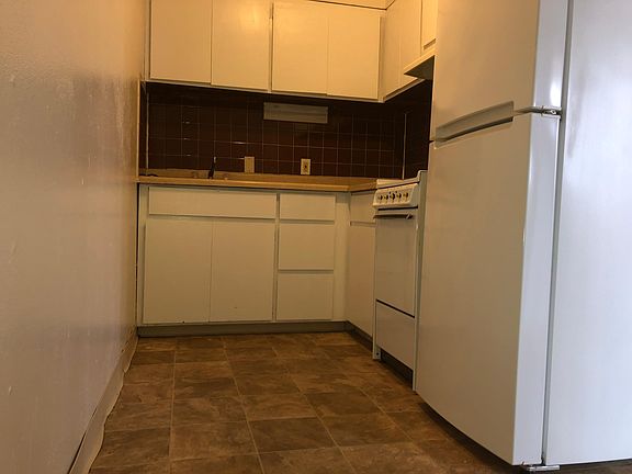 3rd image of 702 S Lincoln St #7