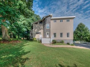 317 Hilltop Dr, Blountville, TN 37617