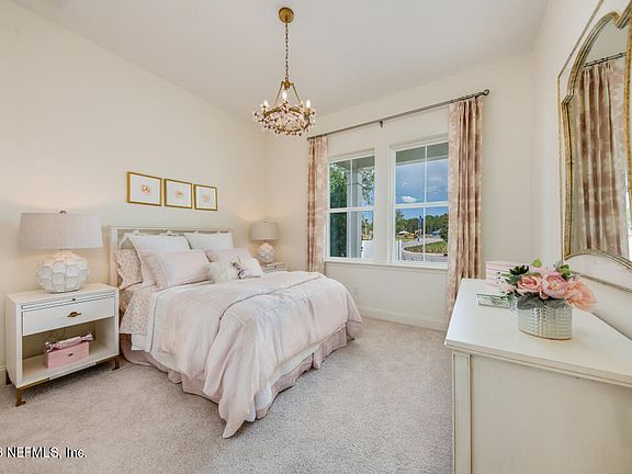 5th image of 468 OAKLAWN Court