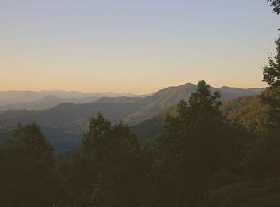 716 Forest Run Rd, Whittier, NC 28789