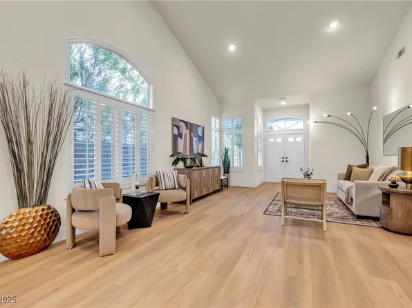 8482 Lambert Dr, Las Vegas, NV 89147