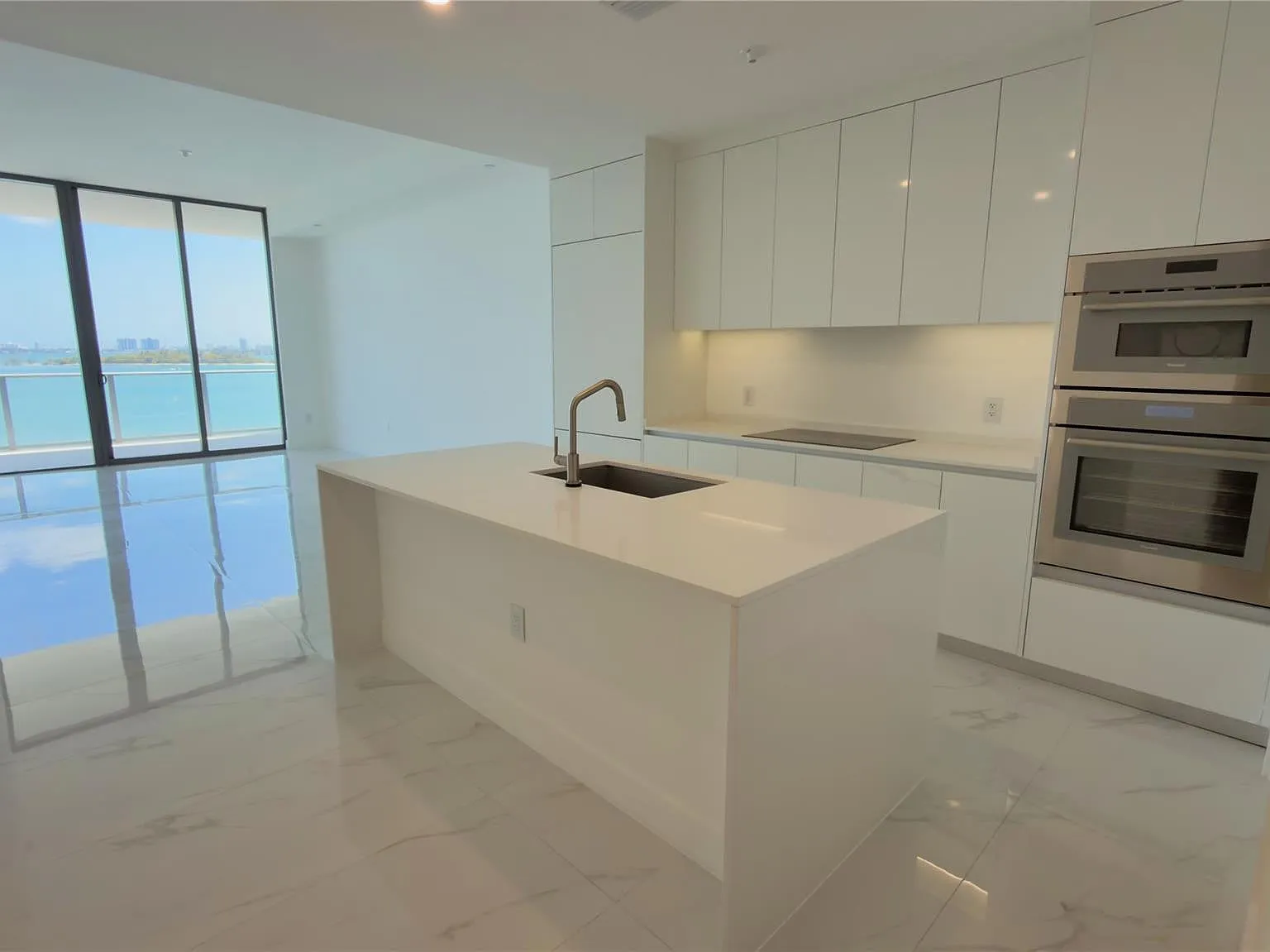 3 bed, 3.5 bath, 1545 sqft, $10,500 — Photo 4