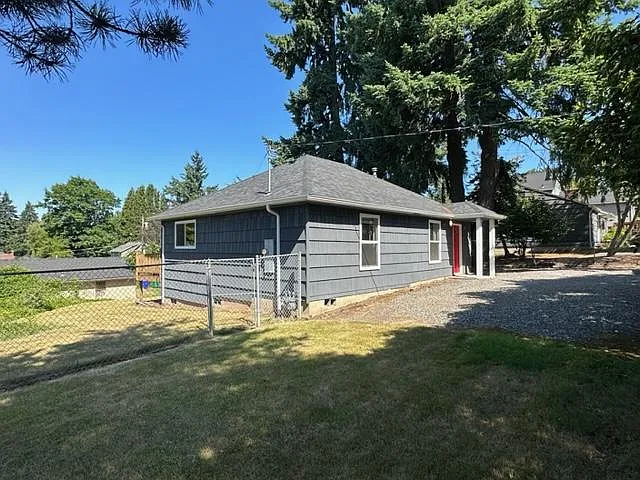 9253 SW Terwilliger Blvd — Photo 17