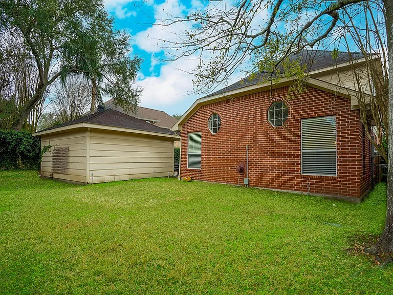 8915 Wallington Dr — Photo 31