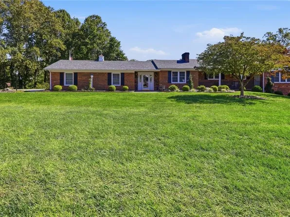 300 Oak Forest Cir, Millers Creek, NC 28651