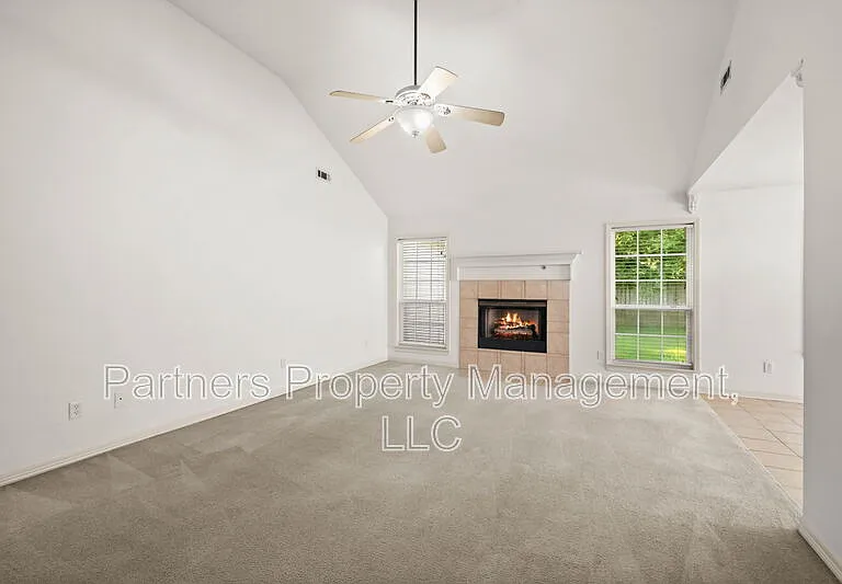 1257 Fox Run Ln — Photo 2