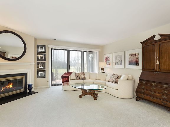 4th image of 2 The Court Of Harborside APT 207