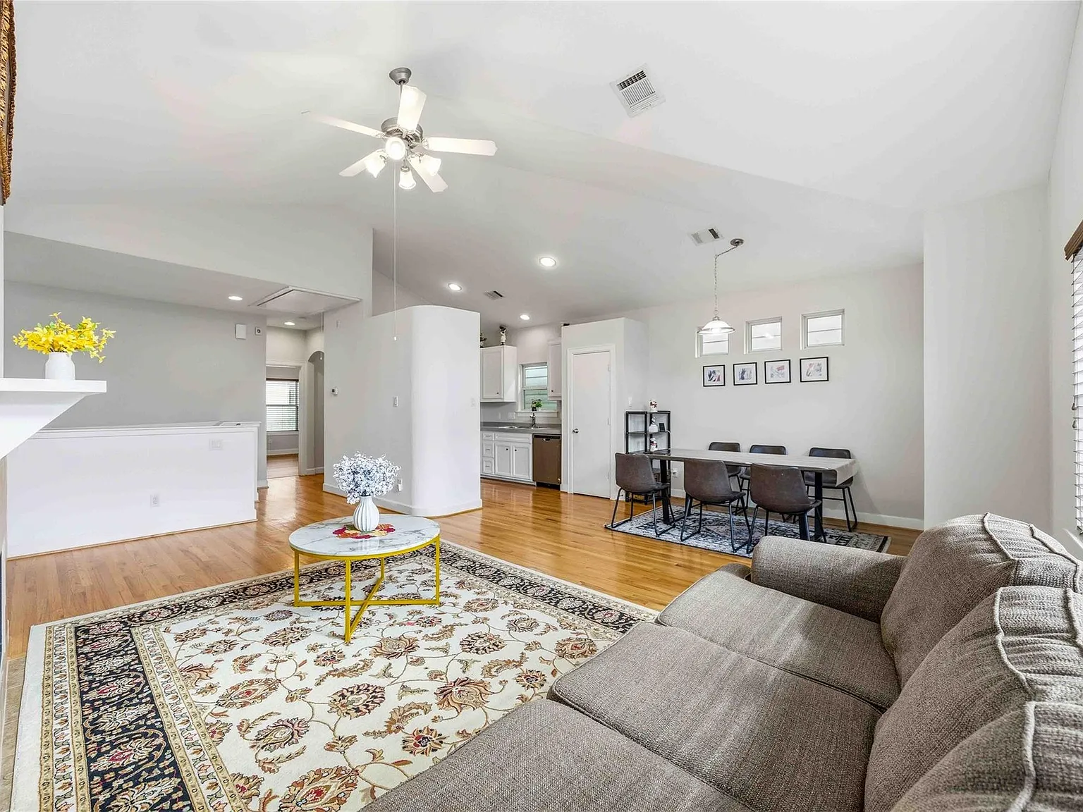 3 bed, 2.5 bath, 1791 sqft, $1,900 — Photo 3