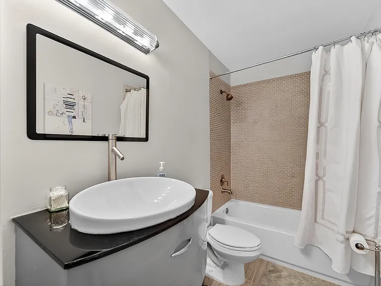 141 E Riverside Dr #10D — Photo 24