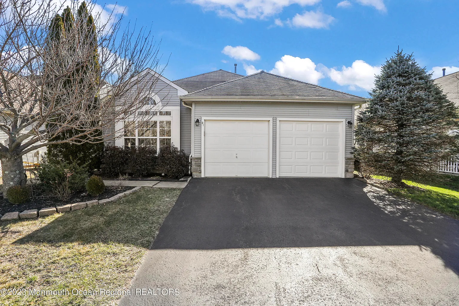 37 Rochford Drive photo 1