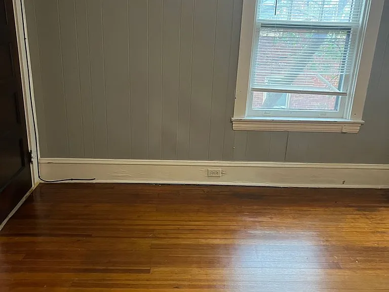 919 E King St — Photo 3
