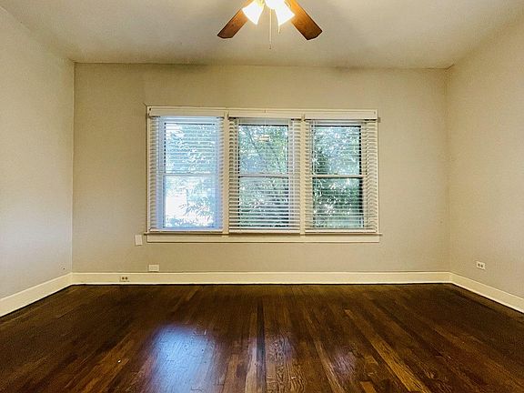 Living Room/Front Window