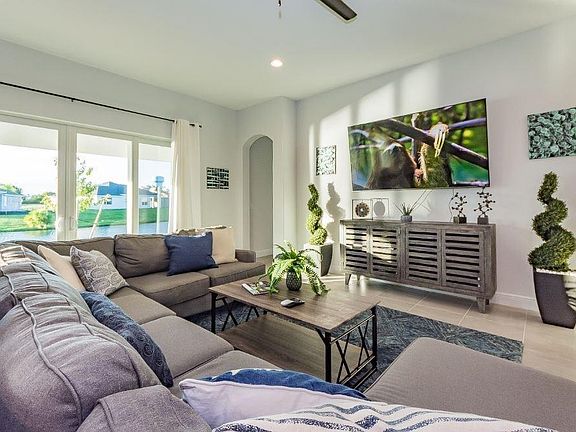 5th image of 1554 Segovia Cir