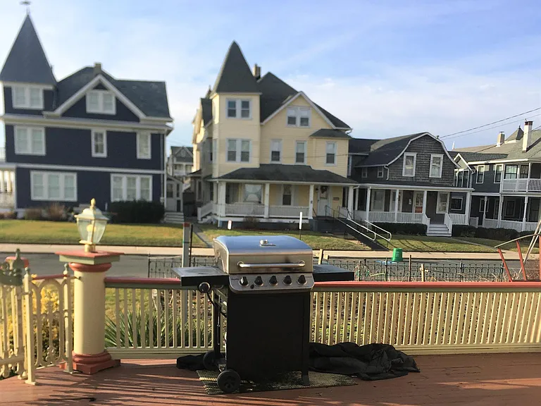 19 Ocean Ave — Photo 8