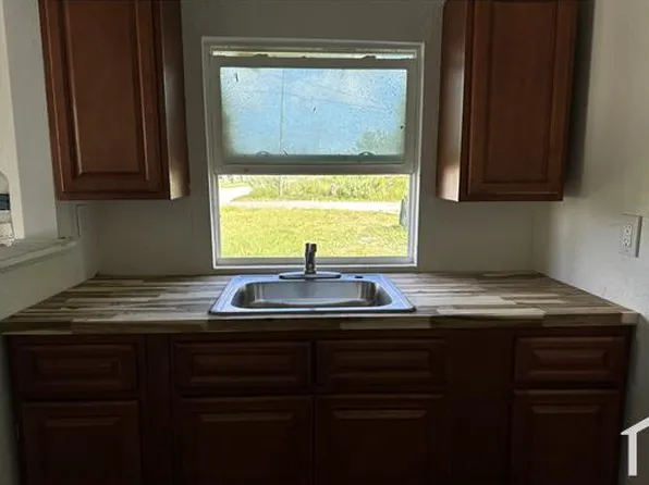 916 N 10th St, Fort Pierce, FL 34950