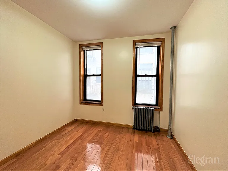 35 Henry St #4B — Photo 2