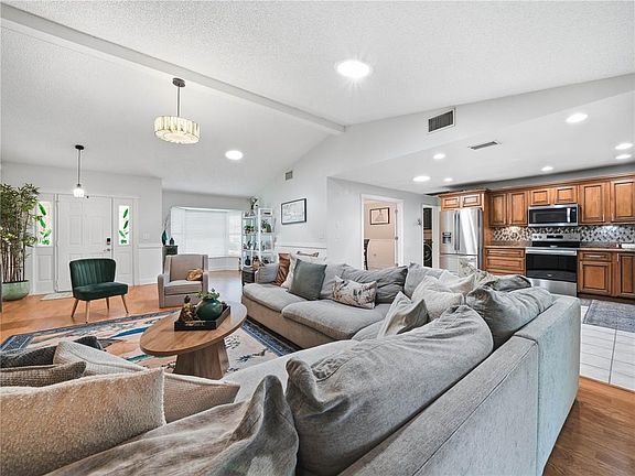 3rd image of 955 Timbergreen Dr