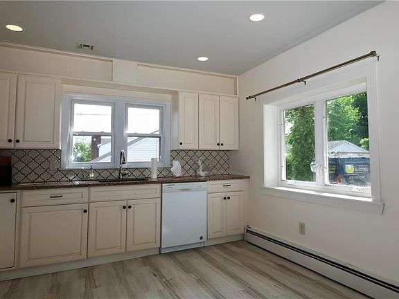 5th image of 172 Harrison St