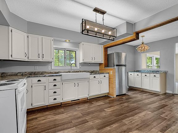 3rd image of 31698 Cedar Crest Trl NE