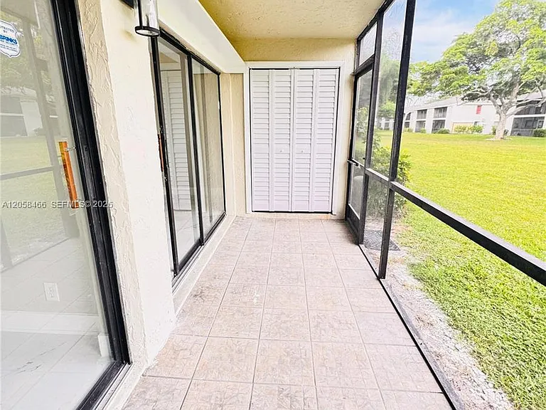 3939 NE 5th Ave #C106 — Photo 18
