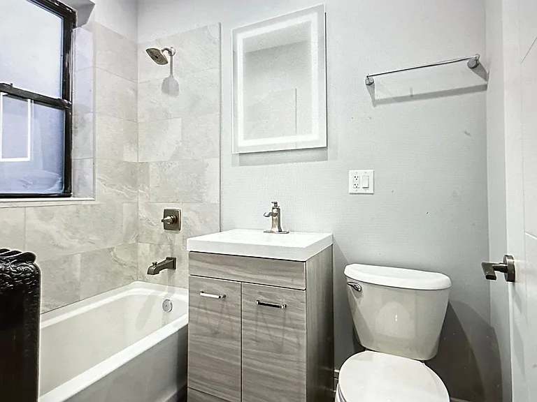 6115 N Winthrop Ave #2 — Photo 2