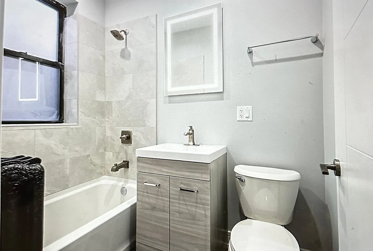 Building Photo - 6115 N Winthrop Ave #2