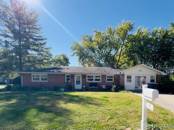 13 Carolyn St, Glen Carbon, IL 62034