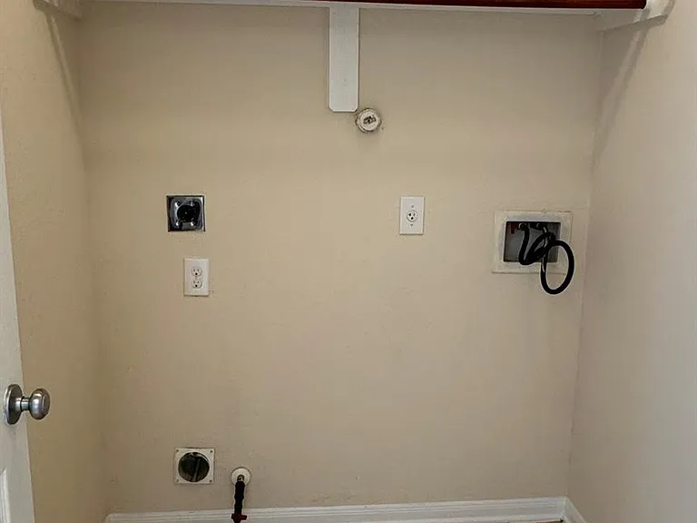 1747 Nichole Woods Dr — Photo 41
