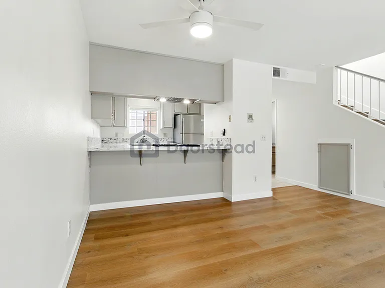 283 Date Ave #C — Photo 4
