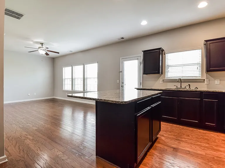 111 Howard Ave NW — Photo 6