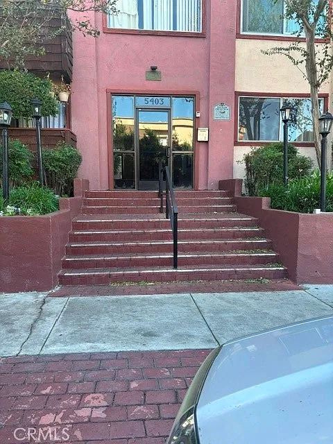 5403 Newcastle Ave — Photo 1