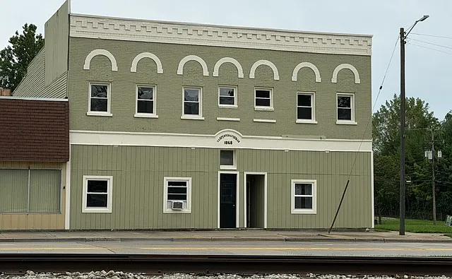 313 W Adrian St — Photo 1