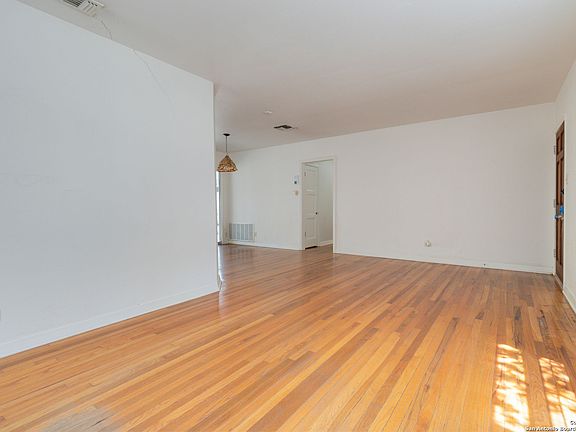 5th image of 439 North Dr