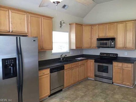 2nd image of 4573 Carriage Dr