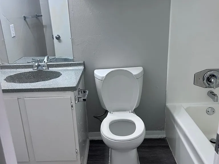 McIntyre Apartments — Photo 40