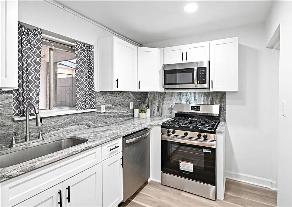 2 bed, 2.0 bath, 1166 sqft, $1,800 — Photo 4