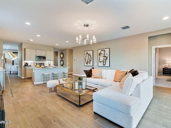 Family Room - Kitchen - model