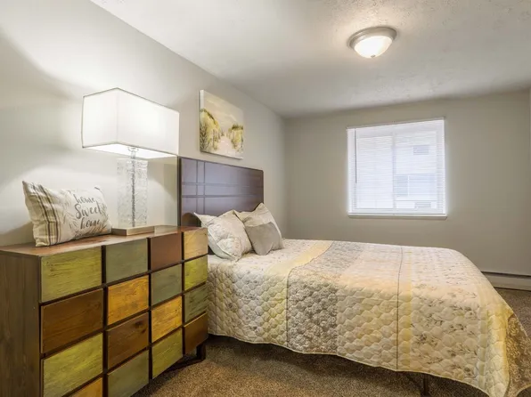 Chamberlain I & II Apartments