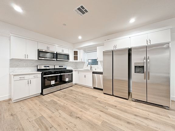 5th image of 1529 W 35th Pl #3f33e3e4a